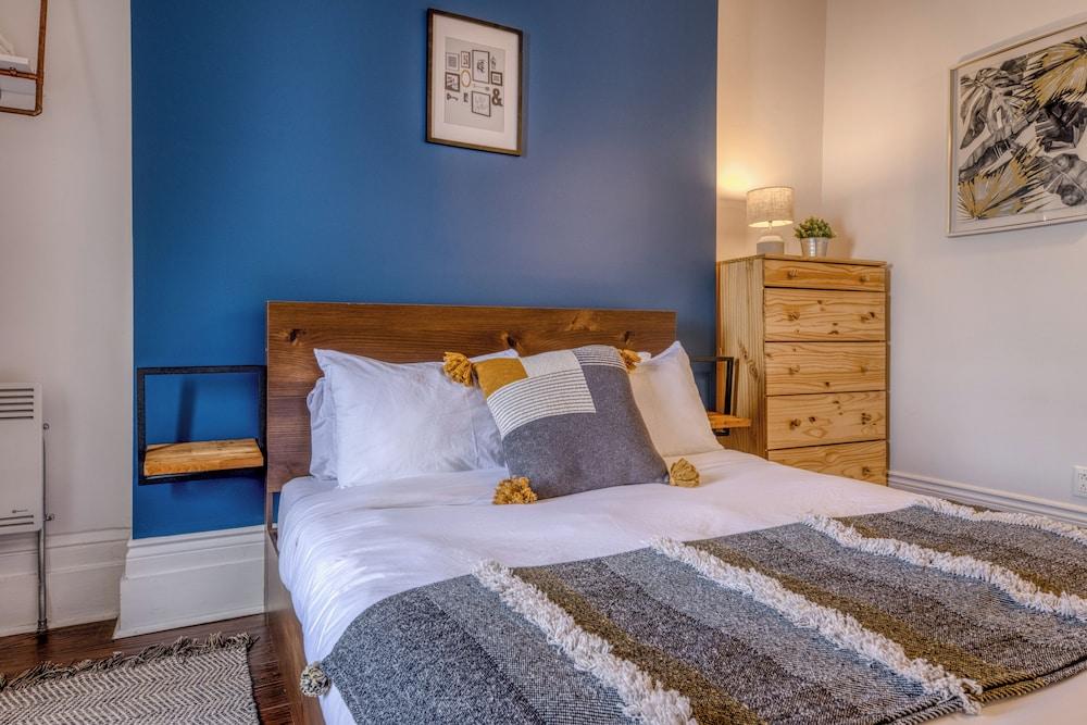 Remparts 2 Bed w Private terrace & sauna