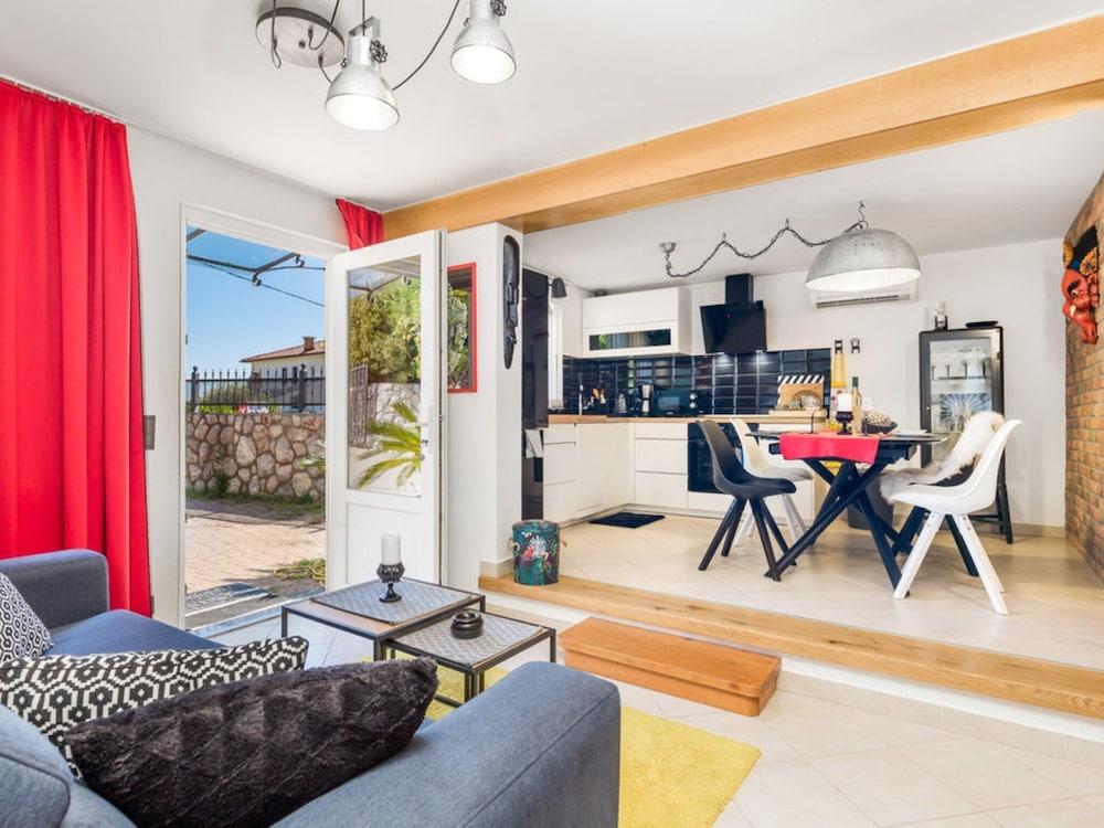 Luxury Rab Apartment With Terrace