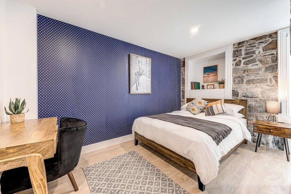 Beautiful Vieux Quebec 2 Bed Apt