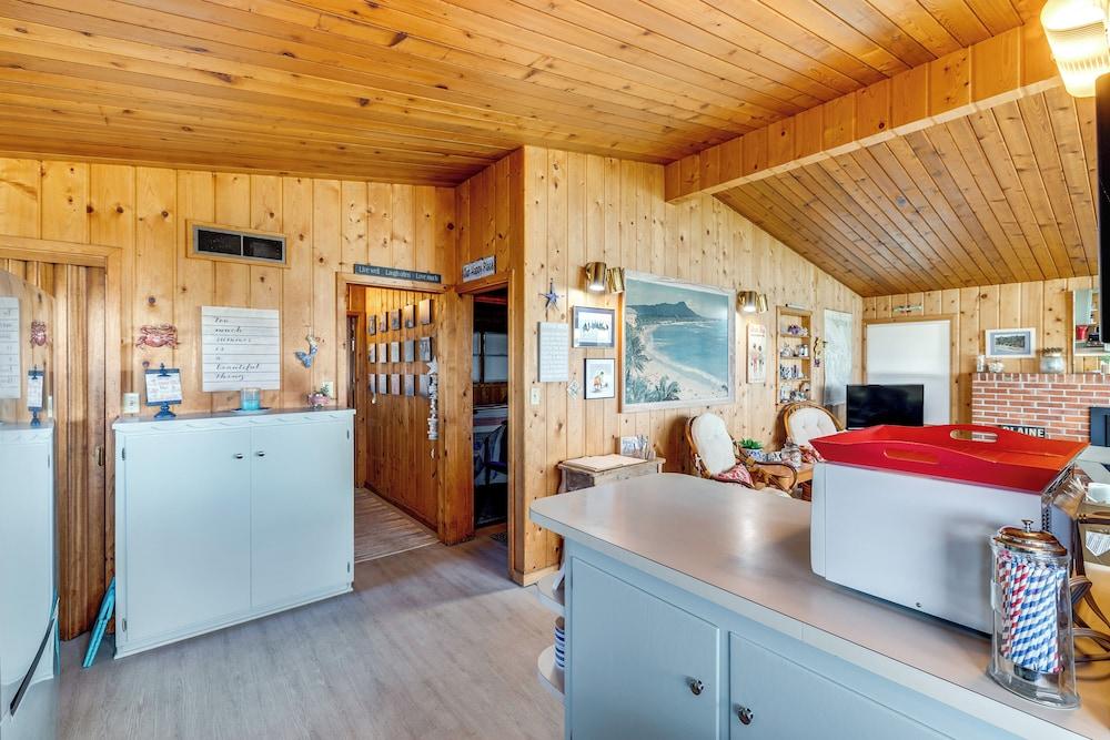 Bayfront Retreat w/ Private Beach in Birch Bay