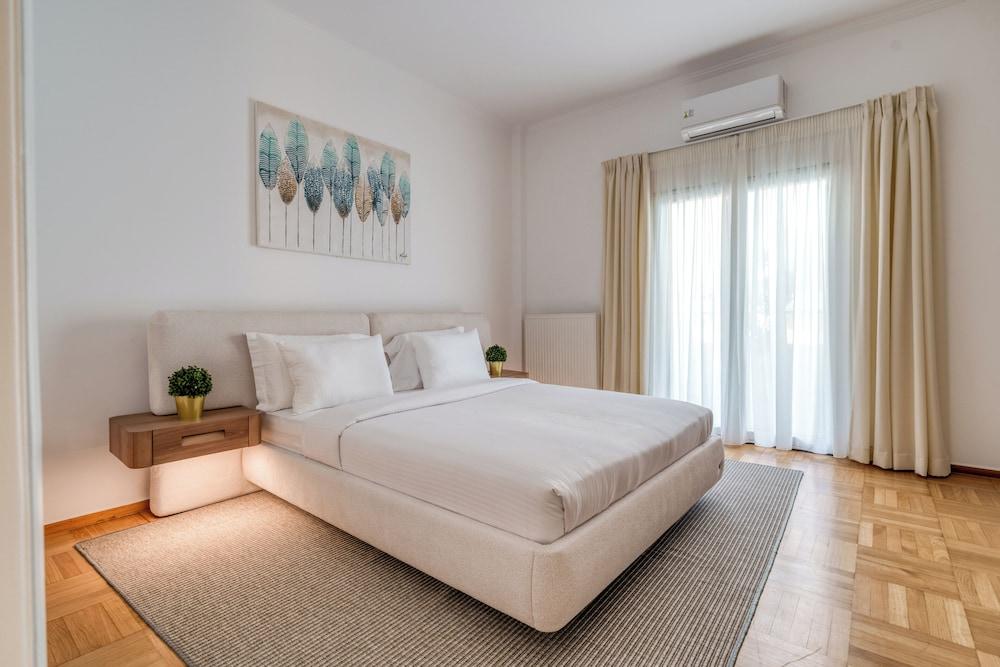 Luxurious Stylish 2 Bd Villa in Voula