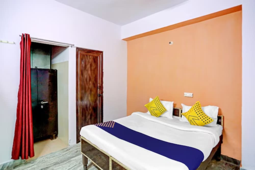 Goroomgo Raj hotel vip Noida