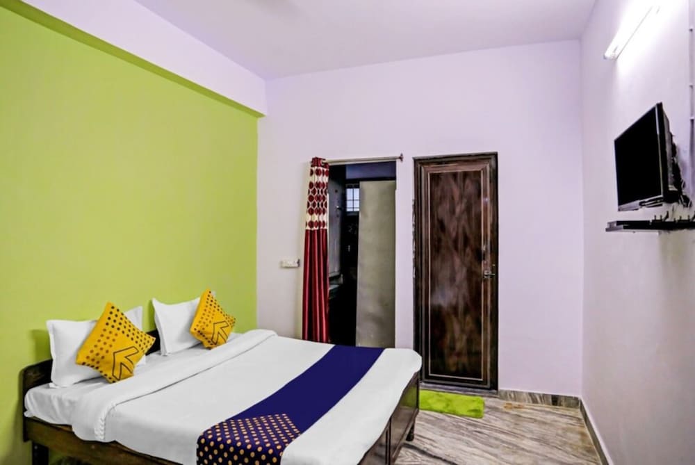 Goroomgo Raj hotel vip Noida