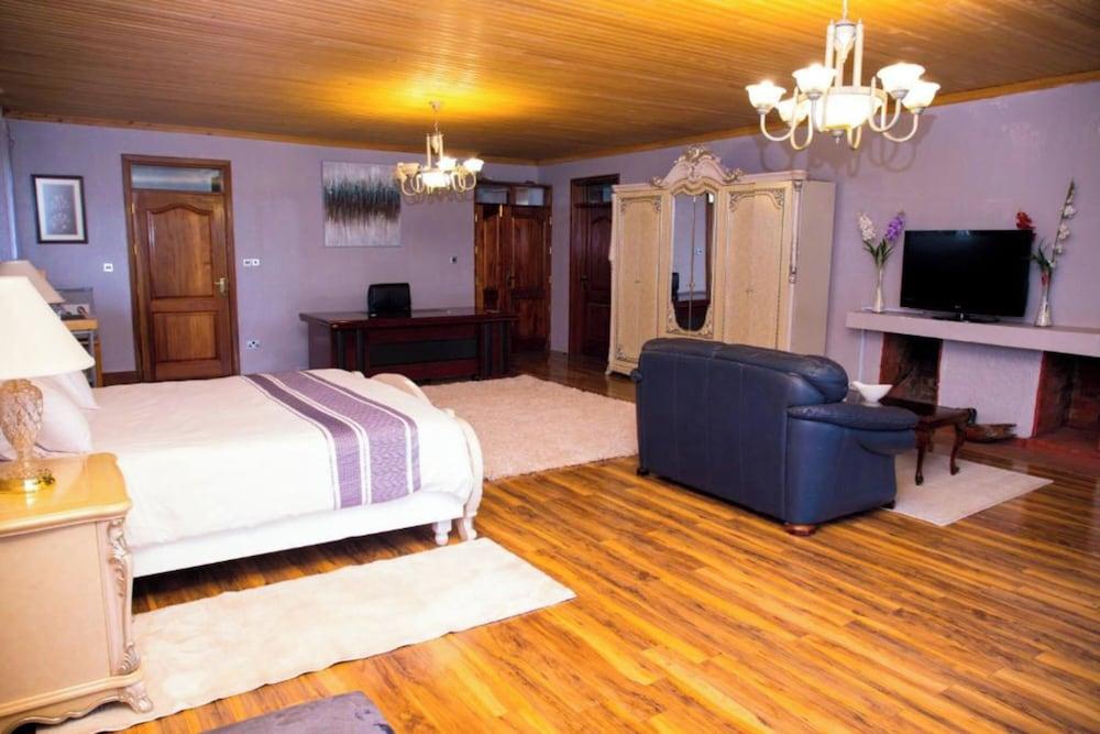 The Palace Inn Karen