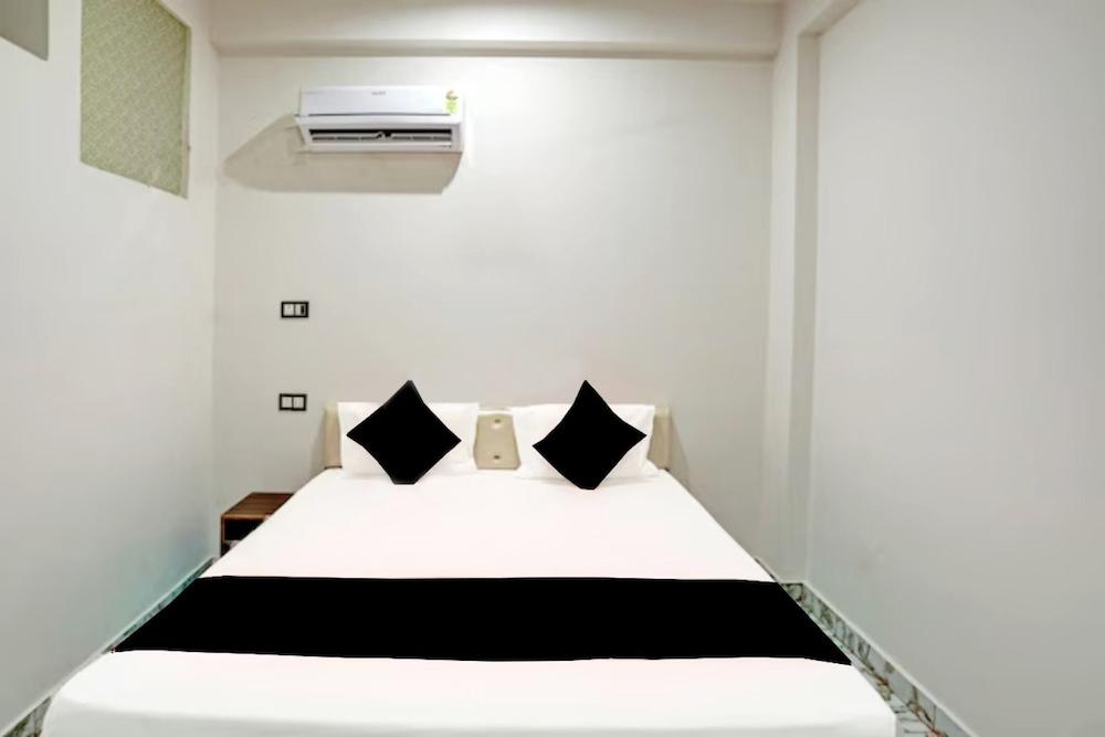 Goroomgo SS Palace Varanasi