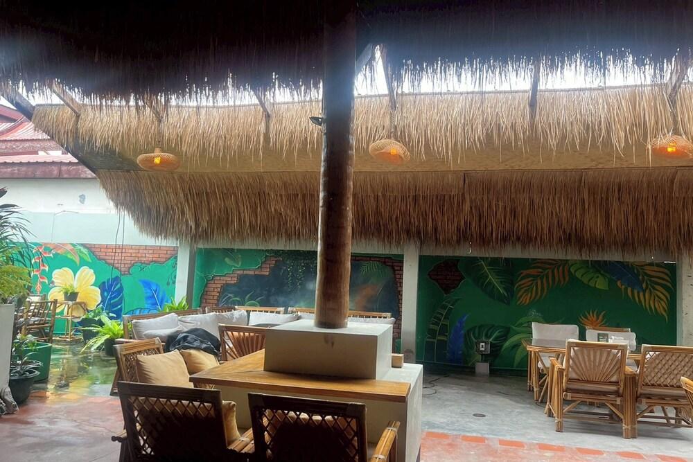 Noah’s Ark Cannabis Bar Restaurant Hostel