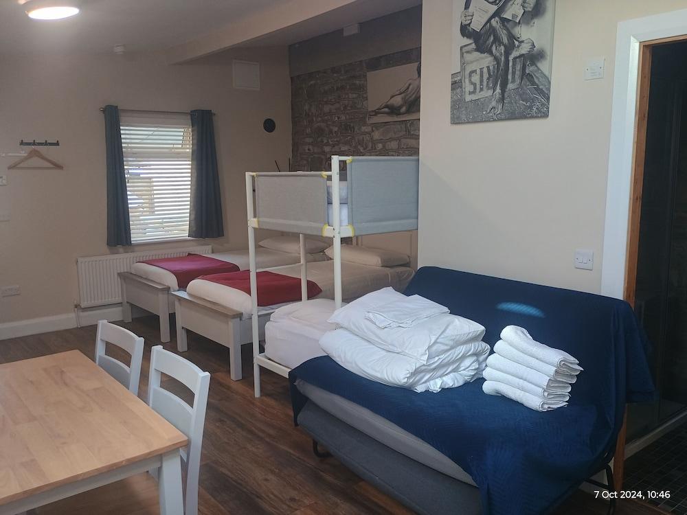 Mattys Pub & Apartments