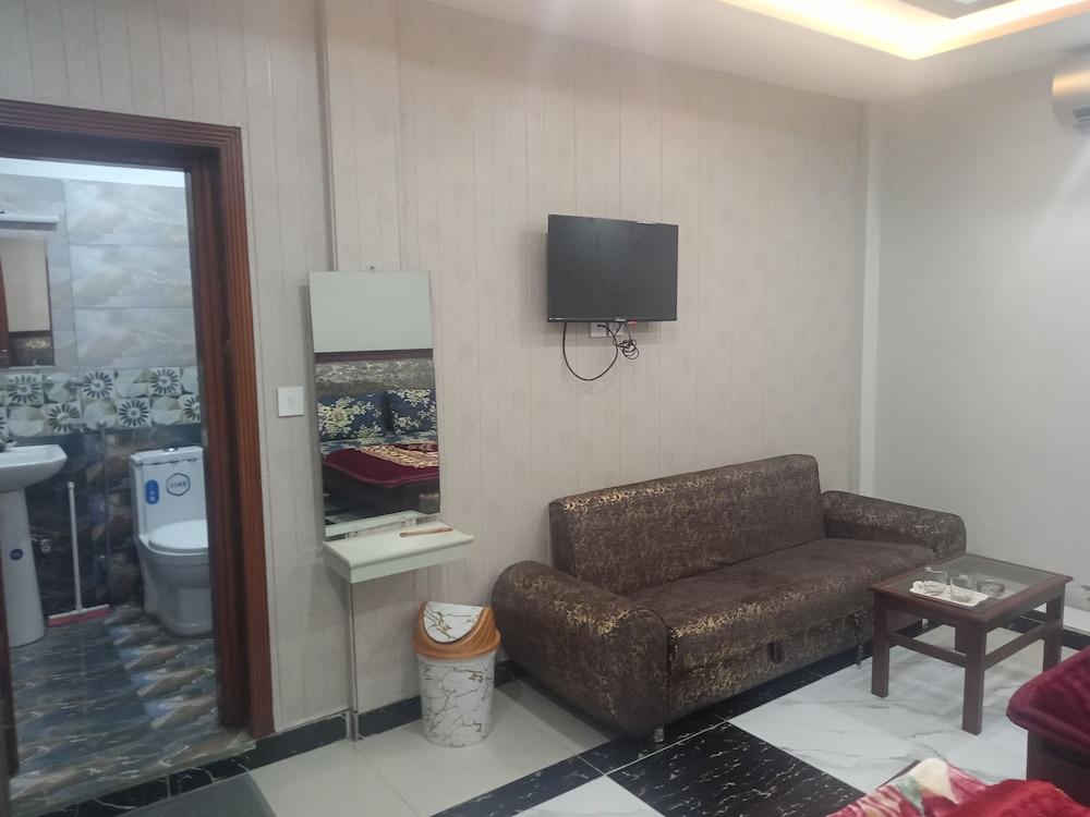 Four Season Guest House