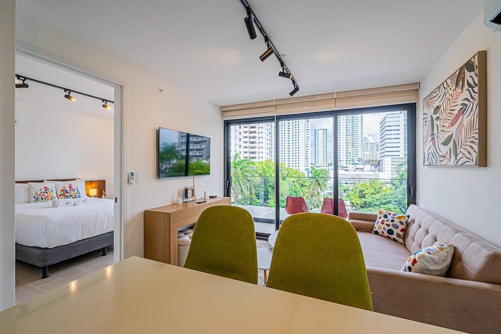 w Beautiful 1BR w Perfect Balcony View