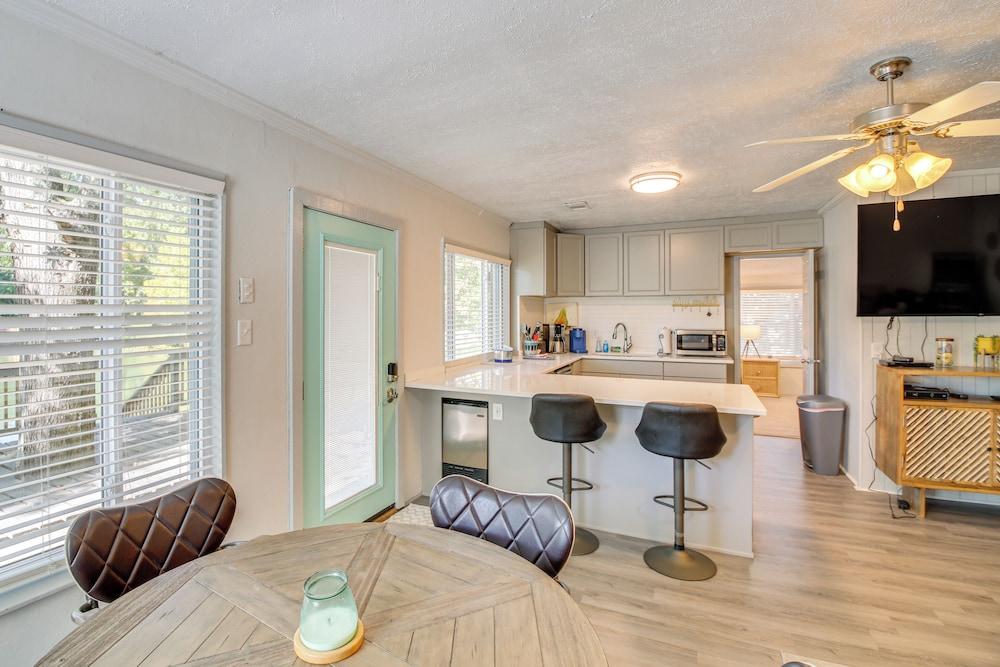 Lakefront Escape w/ Boat Docks in Hot Springs!