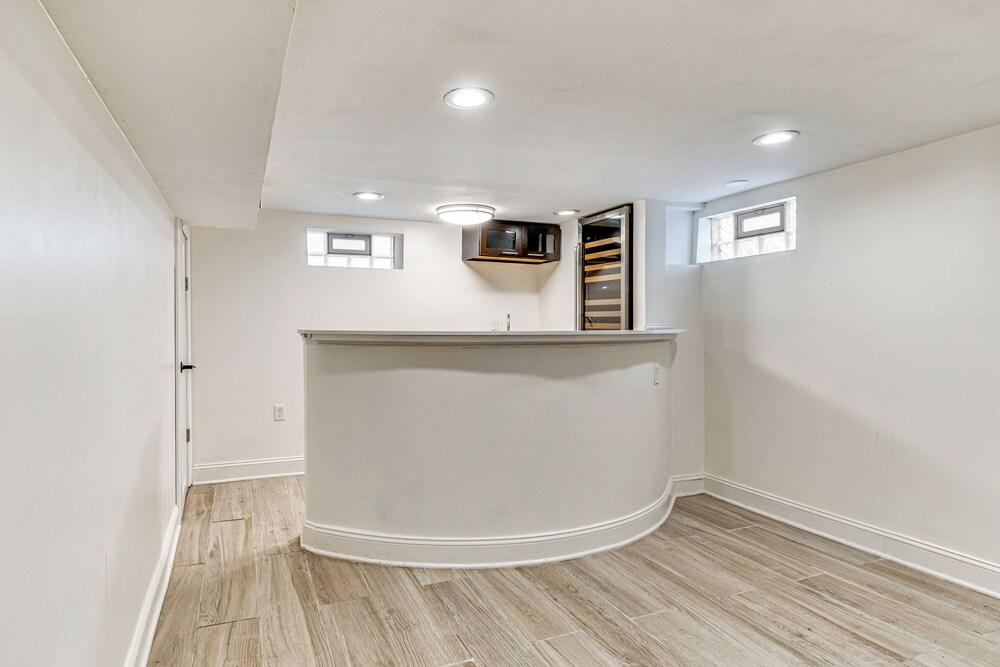 Indy 500 Group Getaway: 6 Mi to Speedway!