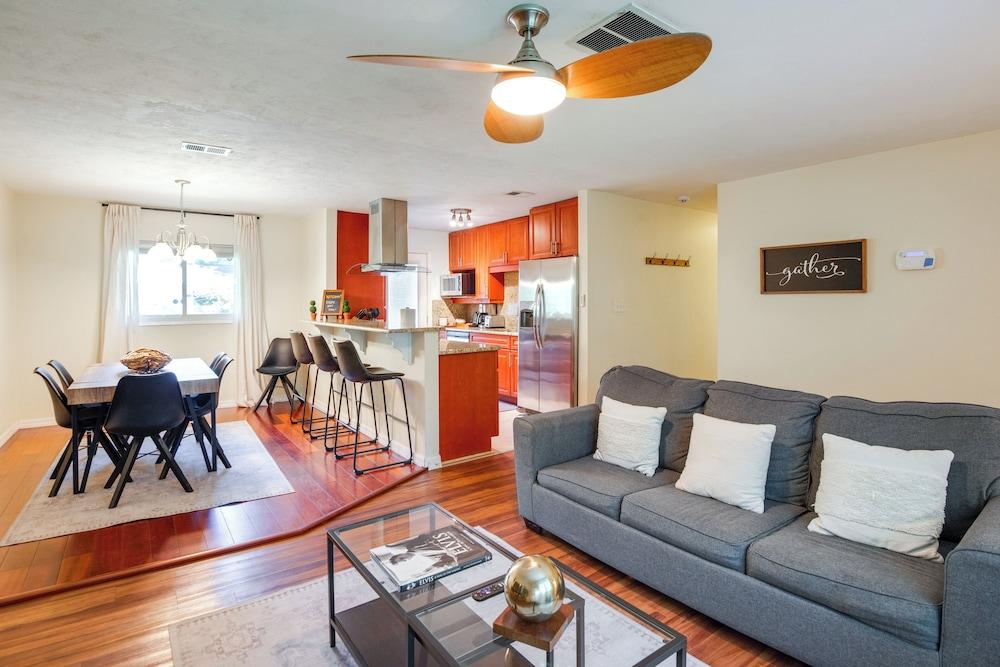 Pet-friendly Home - 3 Mi to University of Florida!