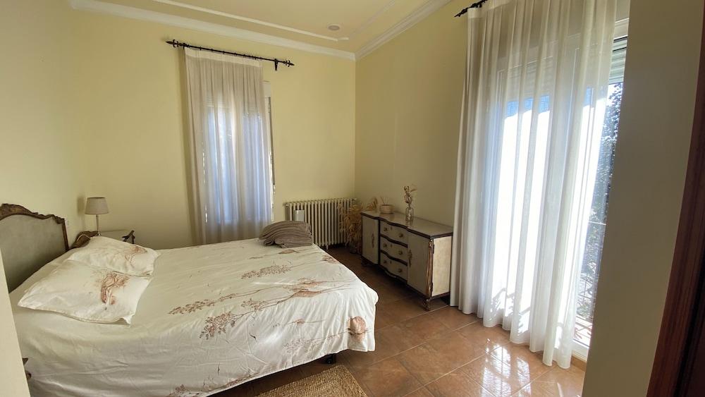 Complete, Spacious House, With Pool and Surrounded by Nature