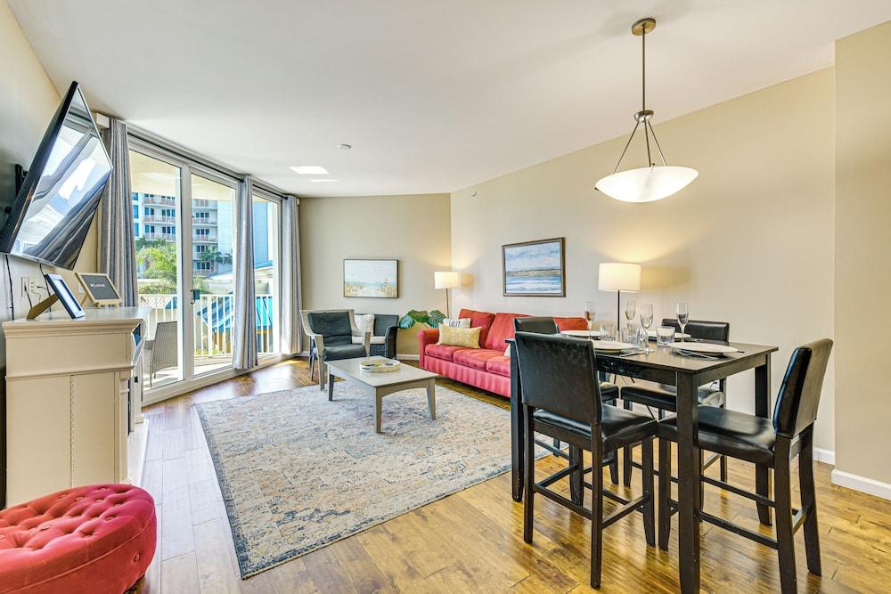 Walk to Beaches: Resort Condo in Destin!