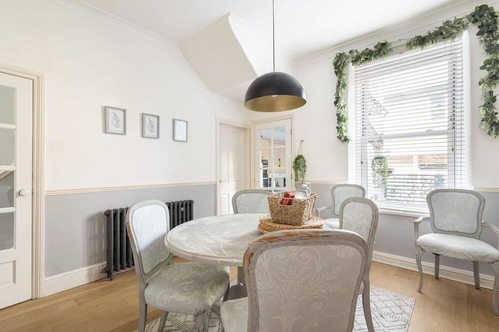 Host Stay Grove Road