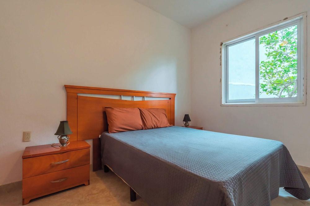 Spacious Villa with Pool, Soccer and Cricket Field