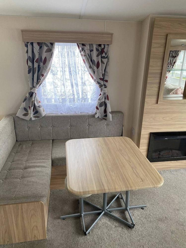 2 bed Caravan in Rhyl , dog Friendly, With Wifi
