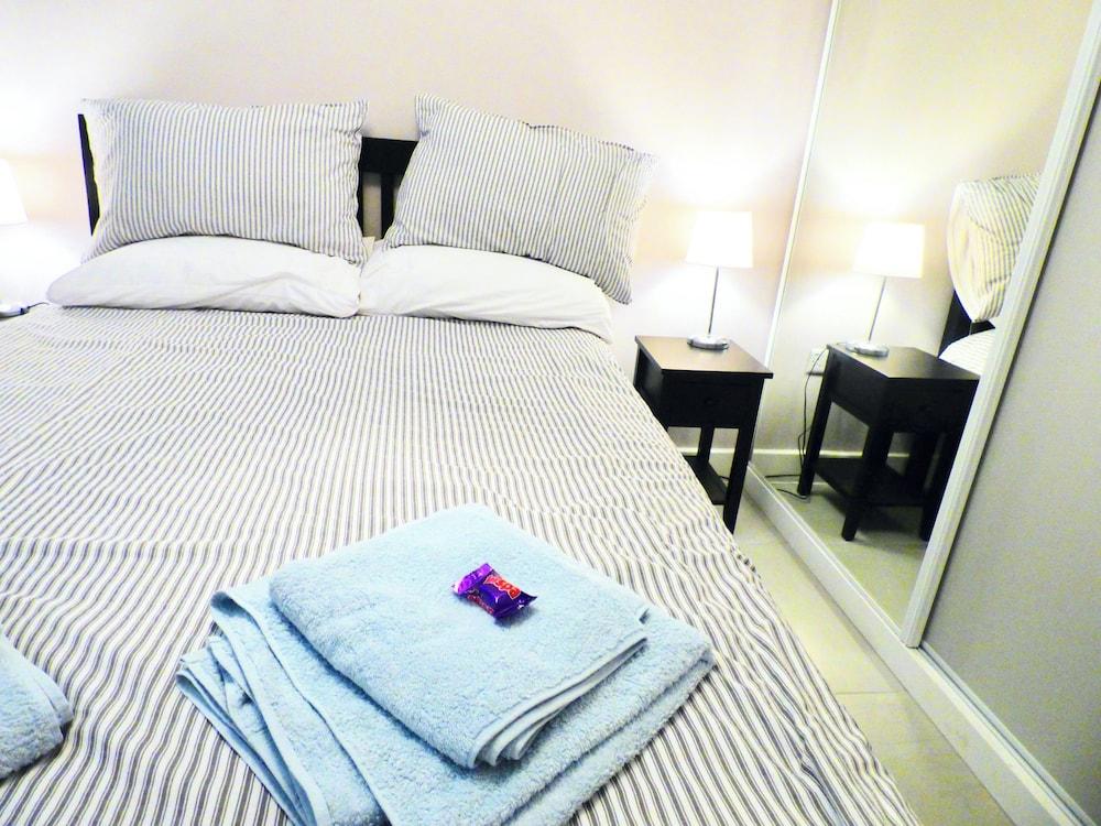 Gower - 2 Beds - Parking - EV Charger - Wifi