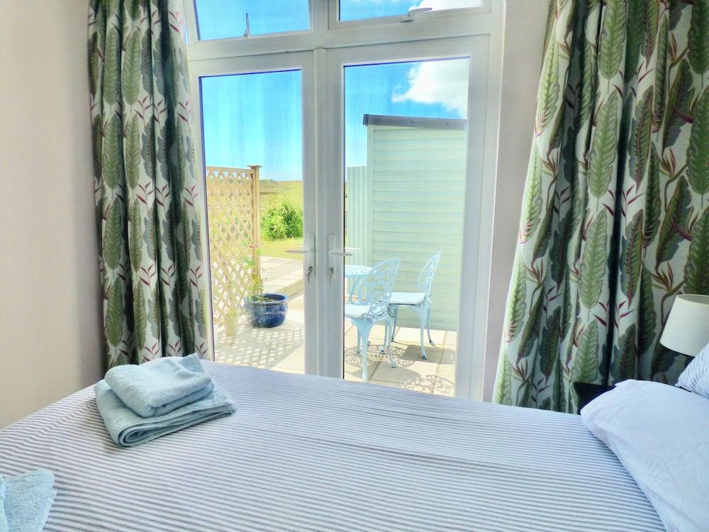 Gower - 2 Beds - Parking - EV Charger - Wifi