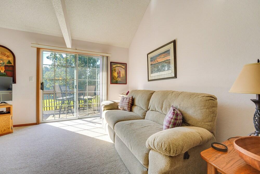 3 Mi to Branson Strip: Condo w/ Golf Course View!