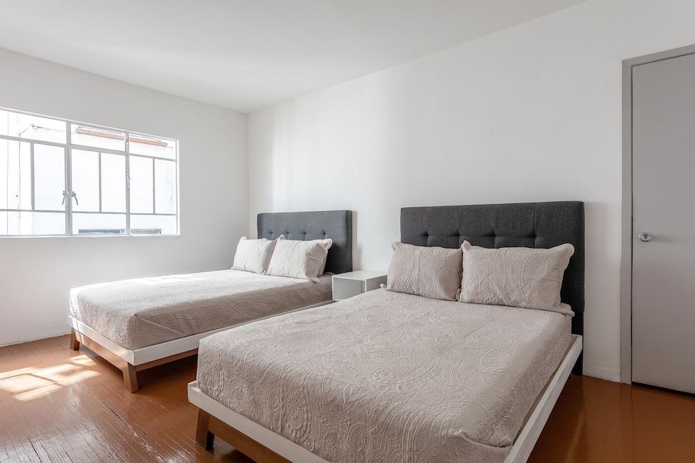 Stay Connected in Roma - 3br- Fast Wifi- Laundry