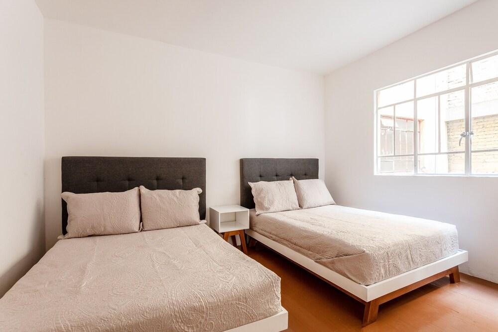 Stay Connected in Roma - 3br- Fast Wifi- Laundry