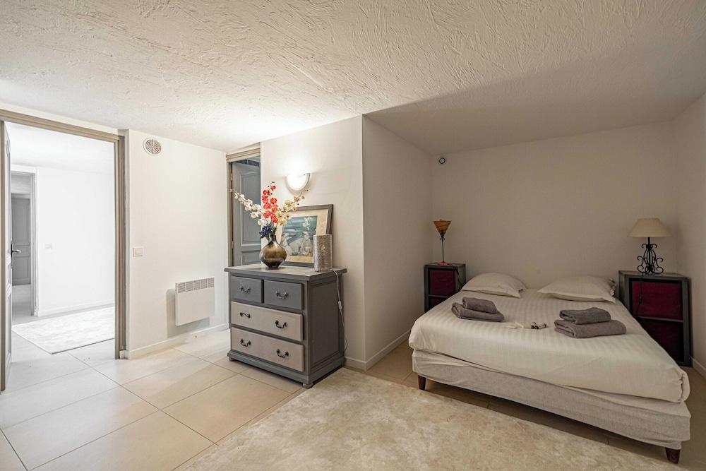 Luxurious Private 6-bed Villa With Pool Mougins