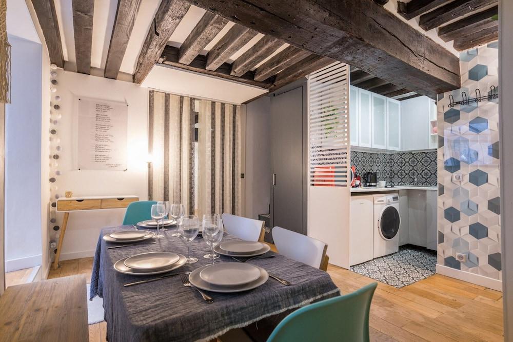 Chic Apartment With Patio - 2br/6p - Le Marais