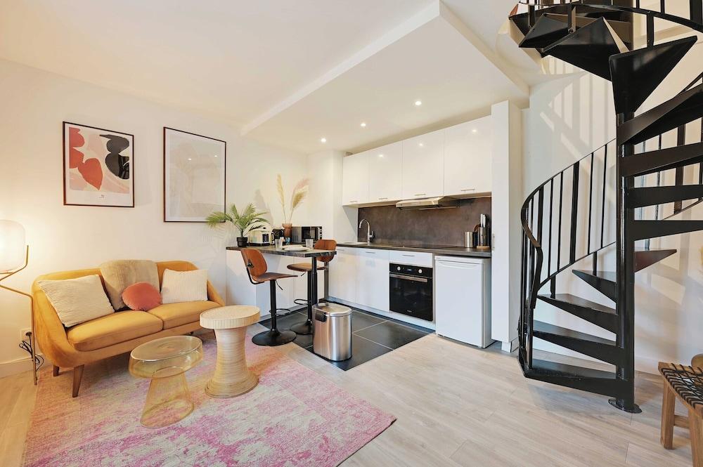 Charming Duplex in Marais for 2 People