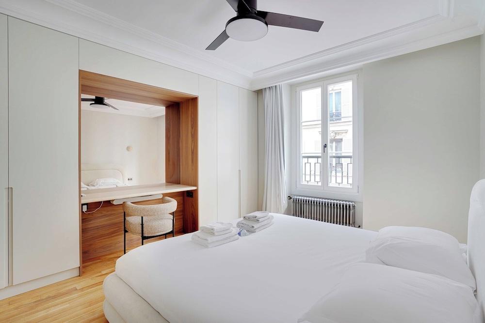 Magnificent Flat - 2br/6p - Champs Elysees