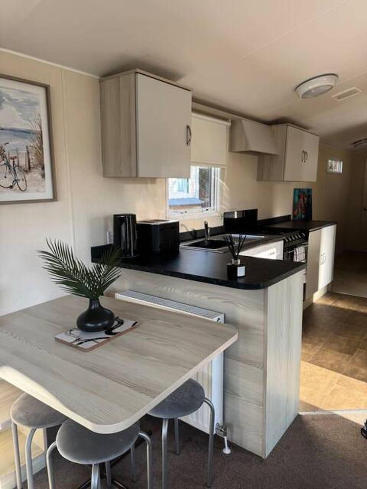 Caravan Emma 2 Bed Robin Hood