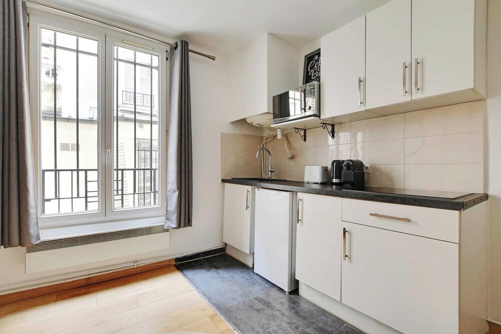 Urban Chic Apartment in Central Paris