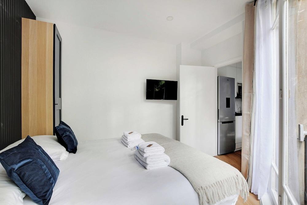 Magnificent 2bd/6p Apartment - Eiffel Tower