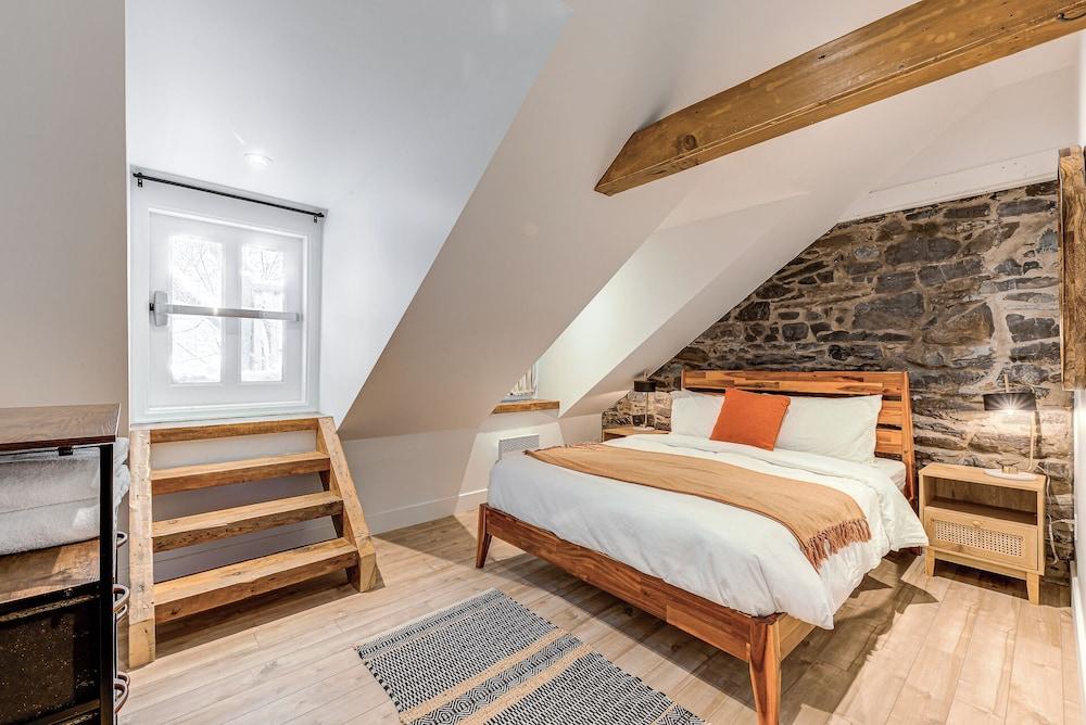 Gorgeous 3 Bedroom 2-floor Old Townhouse