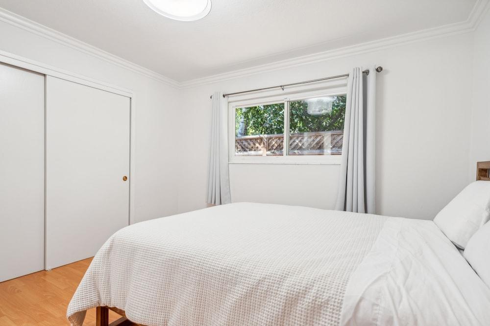 Spacious Mountain View Duplex In Prime Location 3 Bedroom Duplex