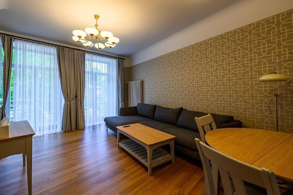 Roze Kūrmājas Residence