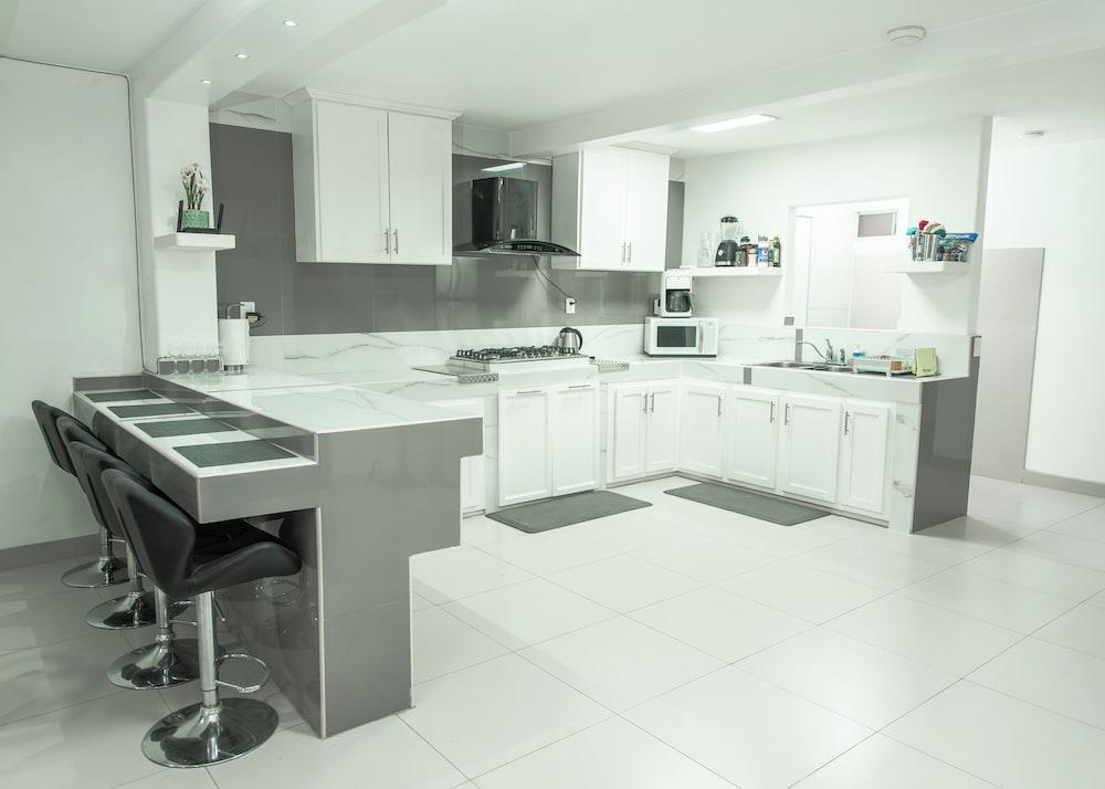 Best Location Airport & Embassy Access