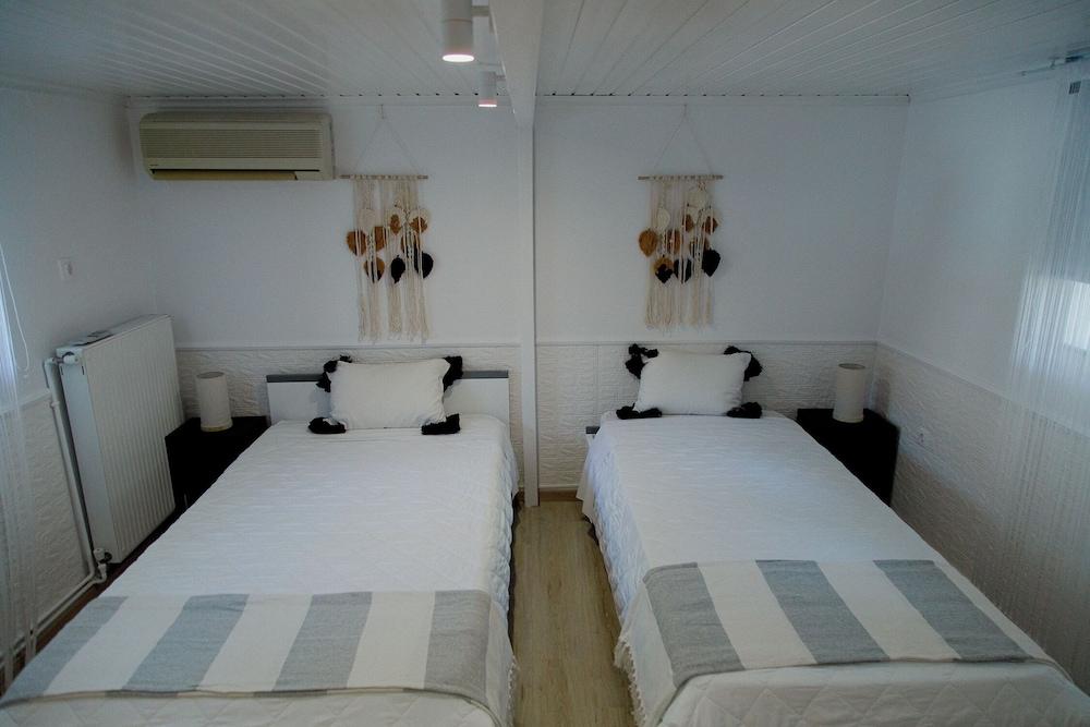 IRIS' Garden Retreat