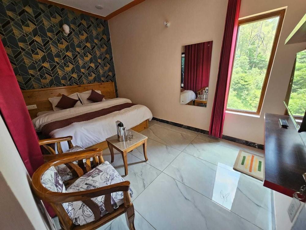 Hotel Necklace Moon Restaurants