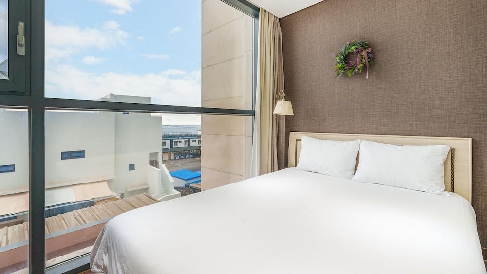 Gyeongju Wave Dokchae Poolvilla Pension