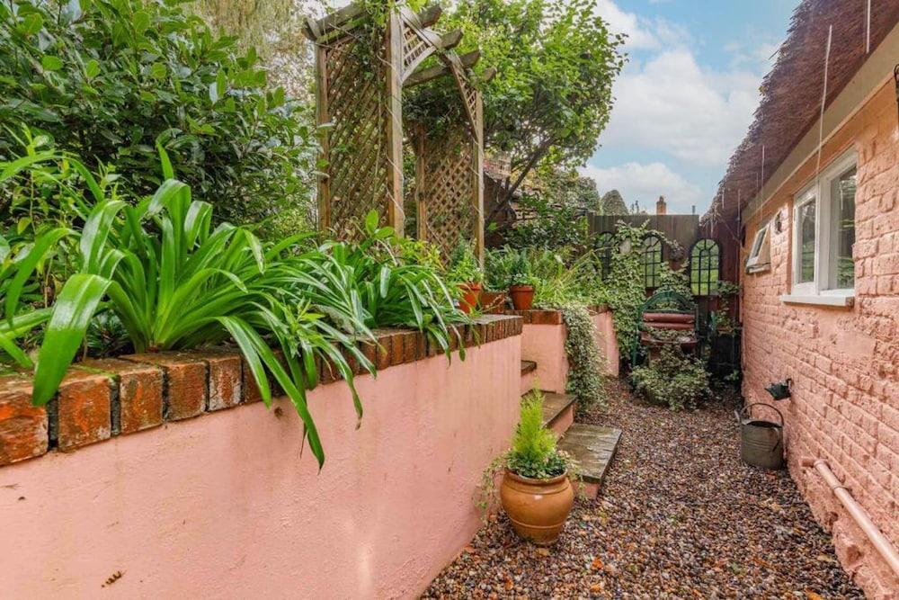 Host Stay Ships Timbers