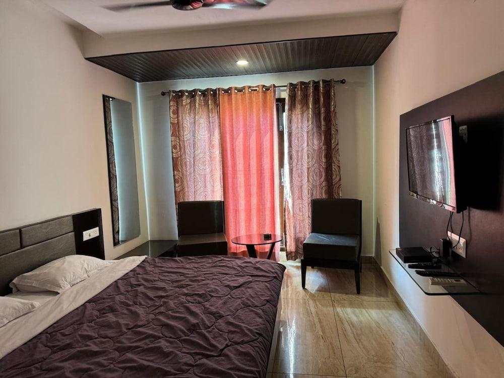 Goroomgo Jewel Premium Pathankot