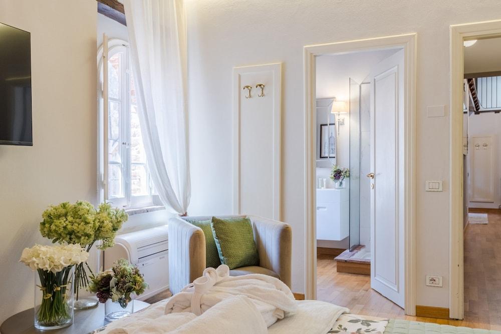 Castruccio s Heritage Haven