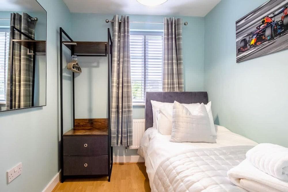 Host Stay Clover Field