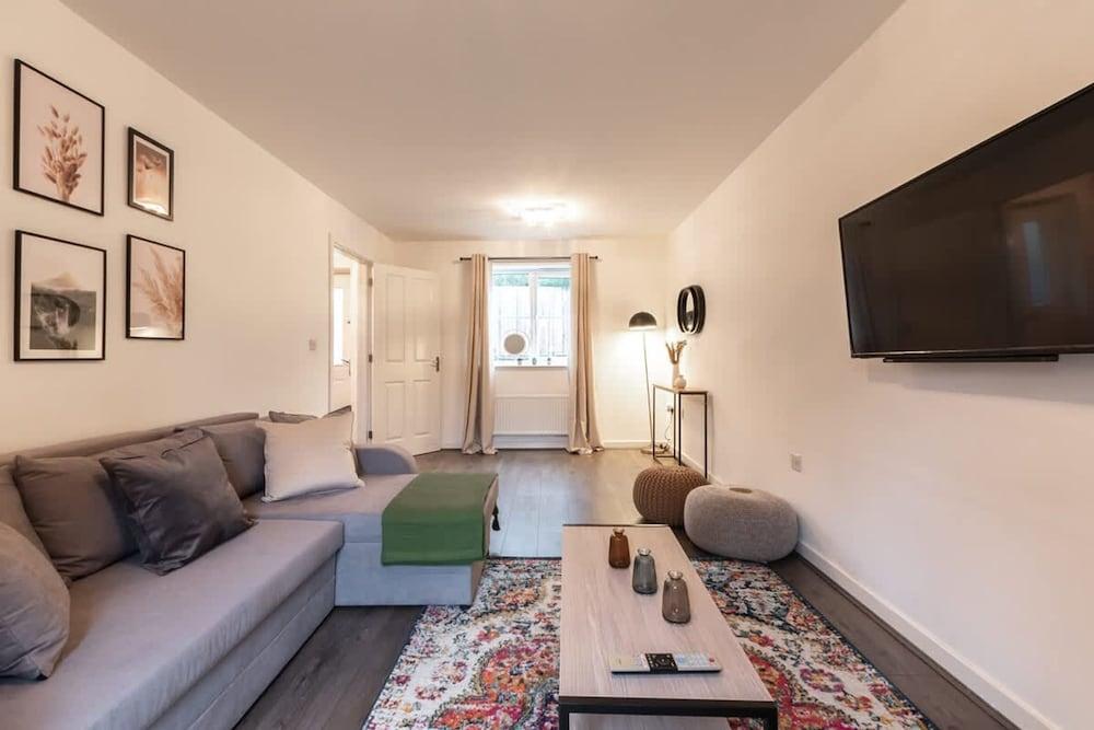 Host Stay Moresby Way