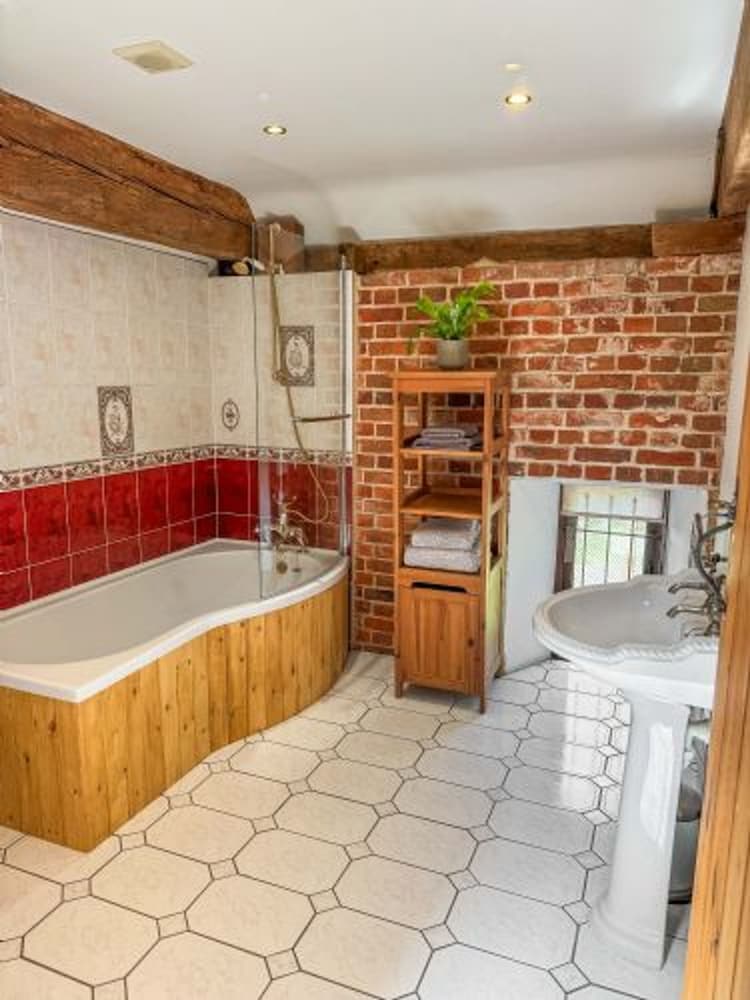 Host Stay Threshers Barn