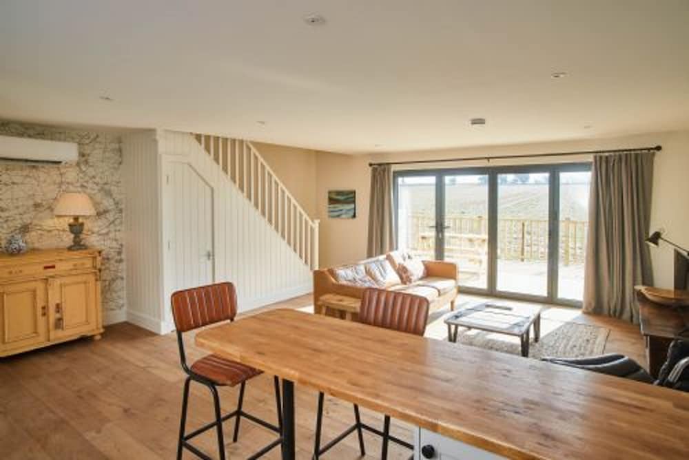 Host Stay Number Two Piglets