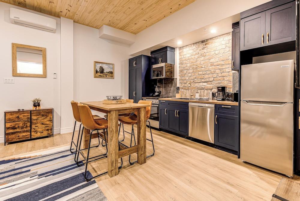 Historic Two Bedroom Facing Parliament