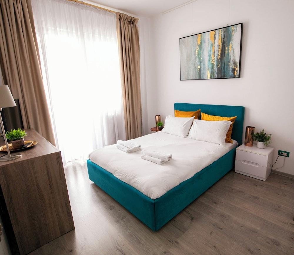 Metropole Apartments University Square