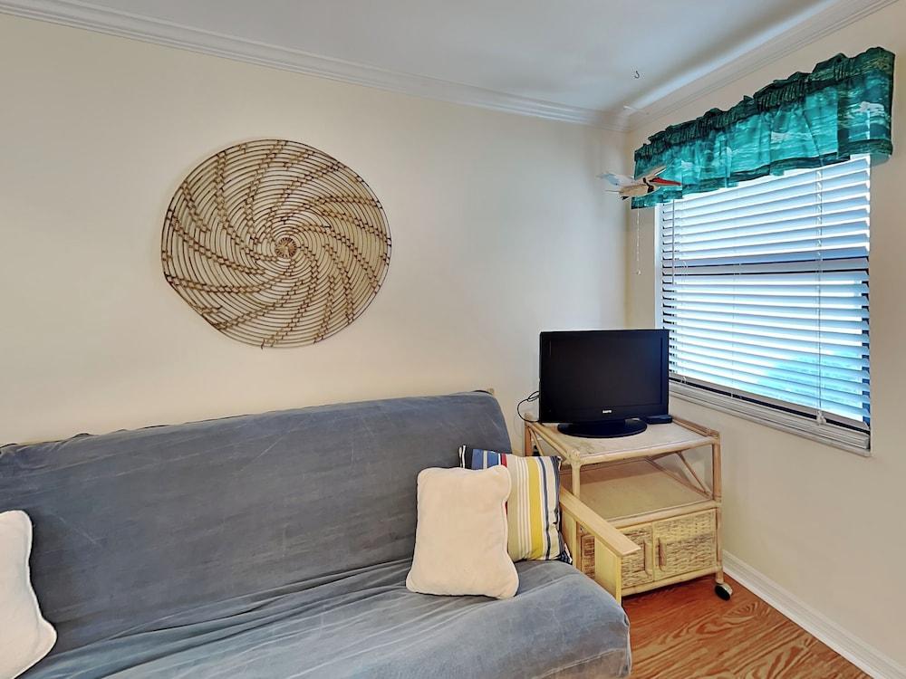 Sea Winds 52 by Distinctive Beach Rentals